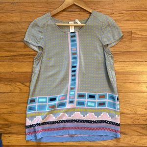 Anthropologie Heyhoe Sz 4 100% Silk Geometric Blouse Multi Color Short Sleeve